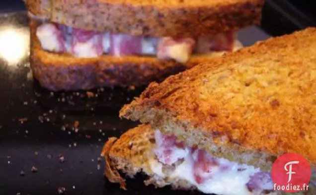 Sandwichs à la Saucisse Grillée et au Raifort - Grzanki Z Kielbasa