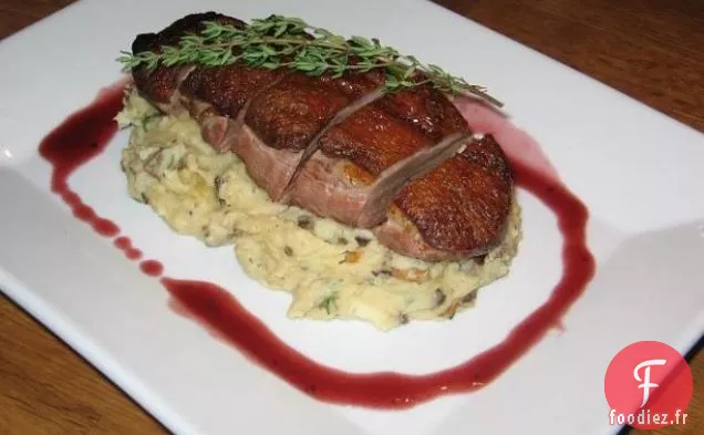 Canard À La Peau Croustillante Avec Sauce au Porto aux Groseilles Rouges Truffées et Tru