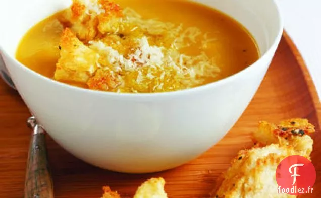 Soupe de Courge Musquée à la Sauge et Croûtons de Parmesan