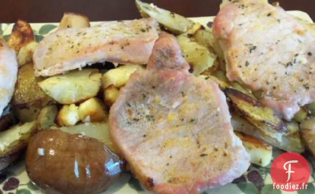 Côtelettes de Porc Cuites Au Four Avec Pommes De Terre et Poires