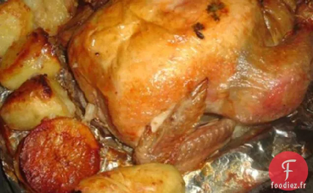 Poulet Rôti Farci À L'Oignon Avec Pommes De Terre