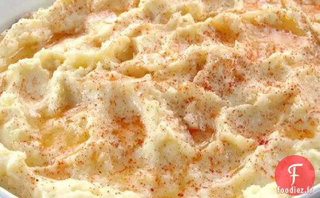 Une Montagne De Purée De Pommes De Terre À Préparer