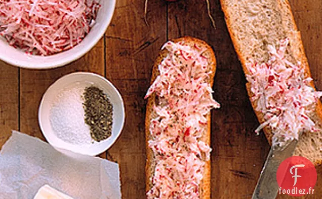 Beurre de Radis sur Baguette Grillée