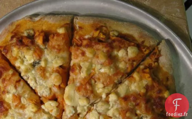 Pizza à la Patate Douce Buffalo et au Fromage Bleu