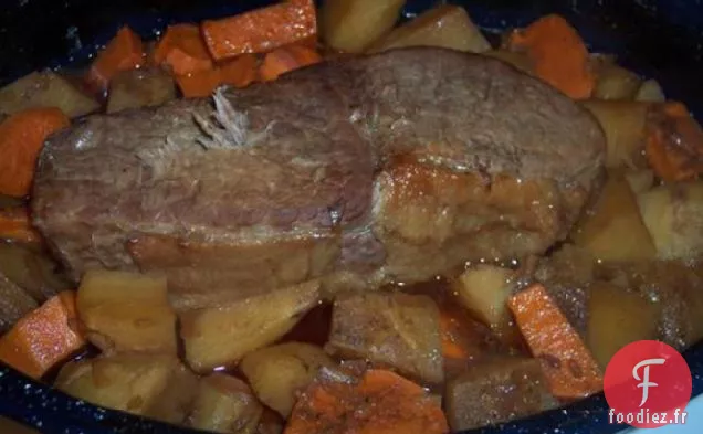 Rôti De Pot De Récolte Avec Patates Douces
