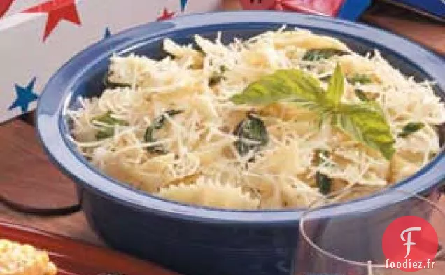 Pâtes Nœud Papillon Au Poivron Rouge Rôti et Sauce À la Crème