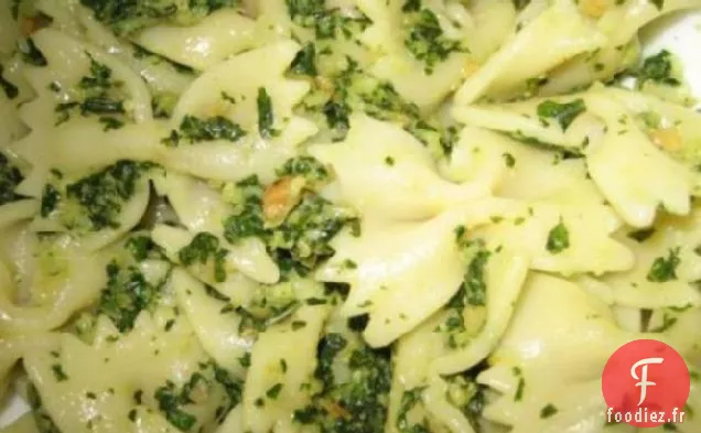 Farfalle au Pesto de Basilic Avec Pignons de Pin Rôtis