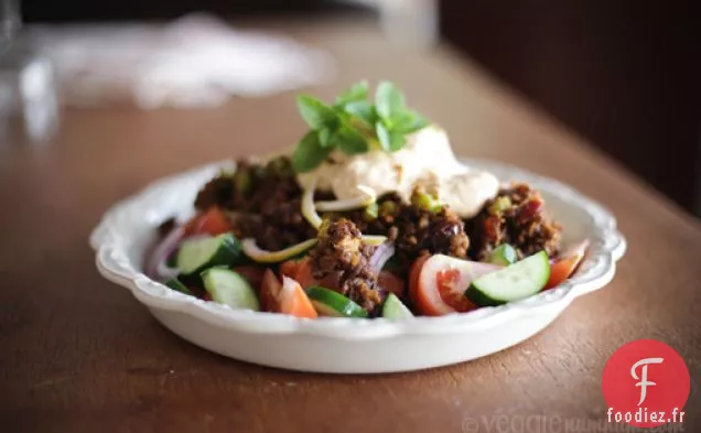 Salade de Lentilles, Dattes et Tomates Avec Vinaigrette au Tahini à l'Huile de Piment