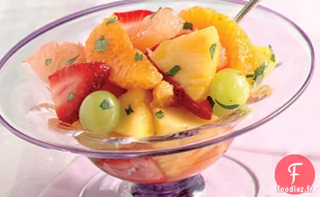Salade De Fruits Frais Avec Vinaigrette Aux Agrumes Et À La Coriandre
