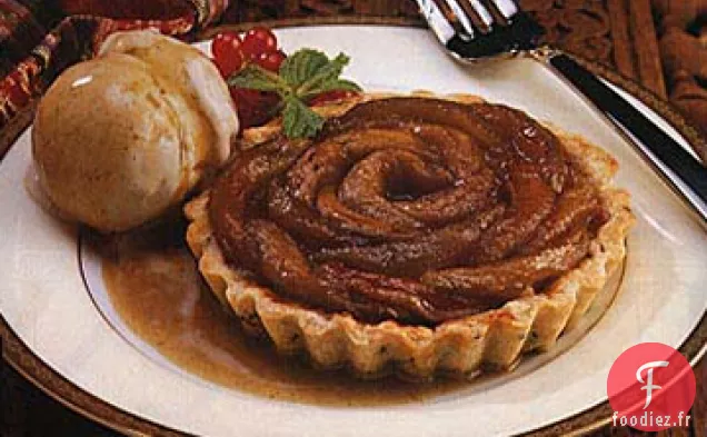 Tartelettes aux Pommes et au Carvi avec Glace Cannelle-Clou de Girofle et Sauce Cidre-Caramel