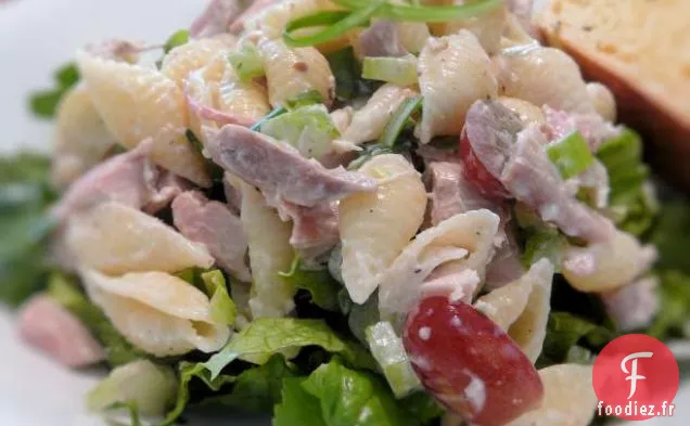 Salade de Fruits dans un Panier de Cantaloup