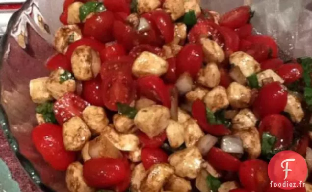 Salade de Tomates Marinées au Balsamique et Mozzarella