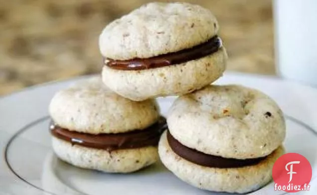 Biscuits aux Noisettes Fourrés Au Chocolat