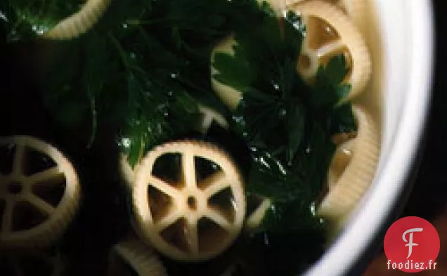 Bouillon De Poulet Aux Pâtes Et Au Persil