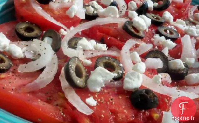 Salade de Tomates, Fromage de Chèvre et Olives Noires