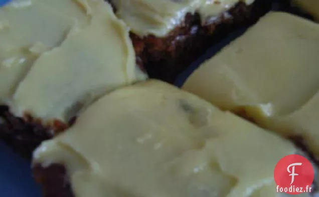 Tranche De Gâteau Aux Fruits Avec Glaçage Au Citron.