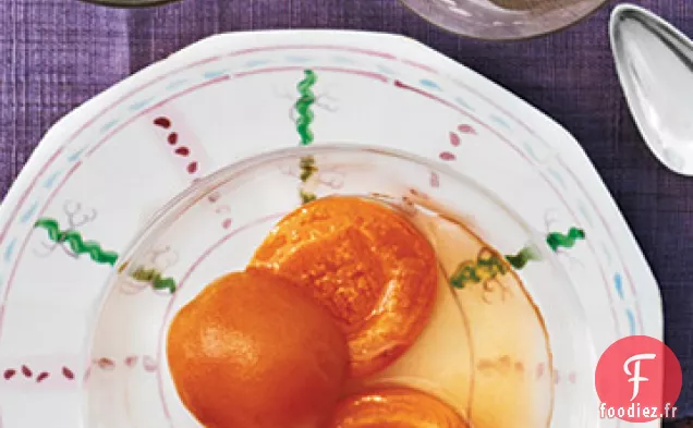 Abricots Pochés Réfrigérés à la Crème Fouettée