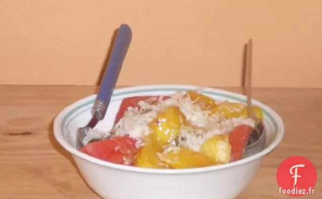 Brochettes De Fruits Tropicaux Avec Glace À La Noix De Coco