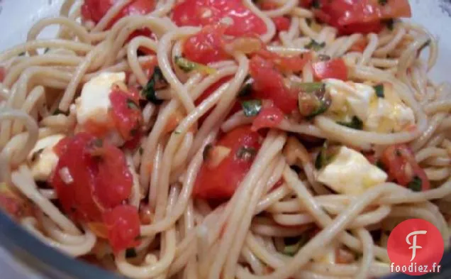 Pâtes à la Tomate, au Basilic et à l'Ail Absolument Délicieuses et Simples