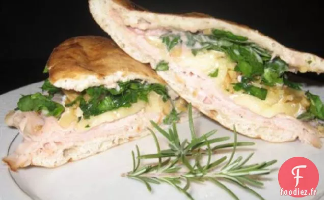 Sandwichs Pita à la Dinde Avec Brie, Pacanes et Maison