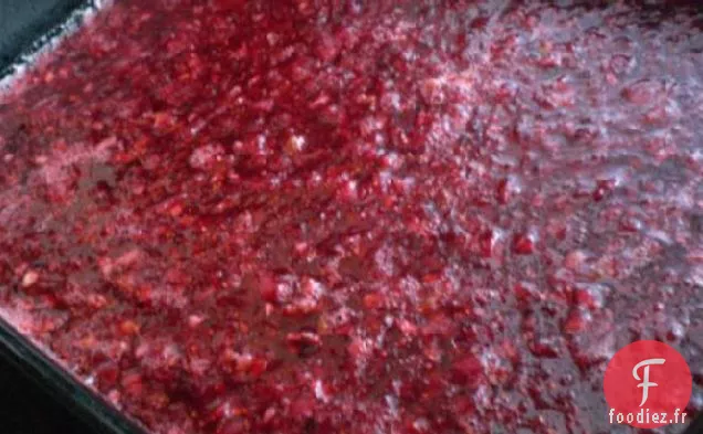 Salade de Canneberges au Jello de Framboises avec Garniture de Fromage à la Crème