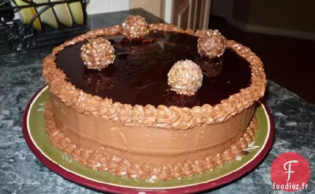 Gâteau Au Chocolat Fourré À La Crème De Framboise