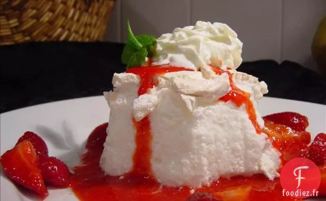 Torte Meringuée À La Framboise (Ou À La Fraise) Pendant La Nuit
