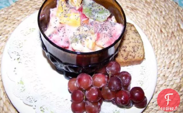 Parfait Aux Fruits Frais Avec Yogourt Aux Graines De Pavot Et Citron