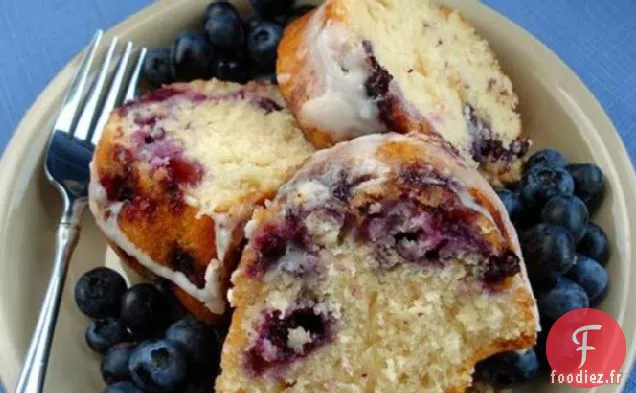 Gâteau Au Café Aux Myrtilles Avec Glaçage À La Vanille