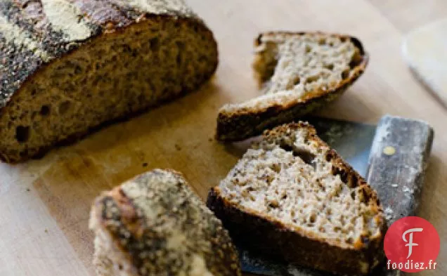 Salade De Chicorée De Fin D'Été Avec Croûtons De blé Entier Épépinés