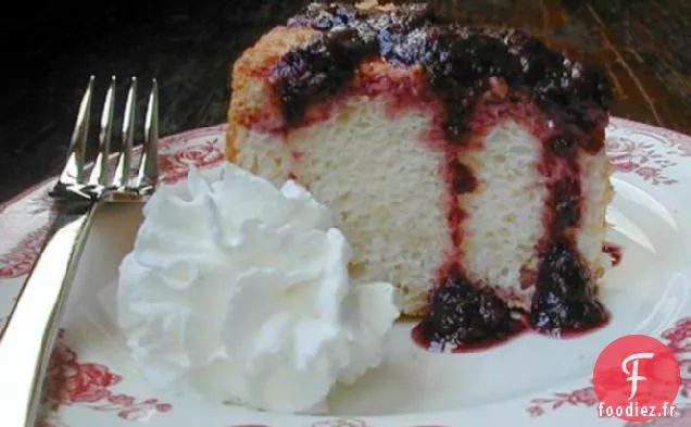 Gâteau Aux Anges Au Citron Avec Sauce Aux Myrtilles