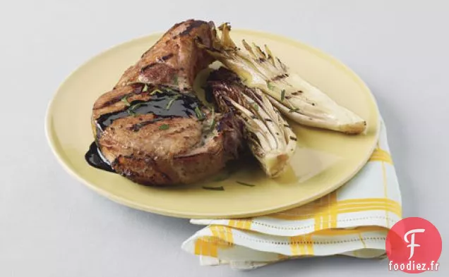 Côtelettes De Porc Grillées À Saumure Rapide Avec Trévise Et Glaçage Balsamique