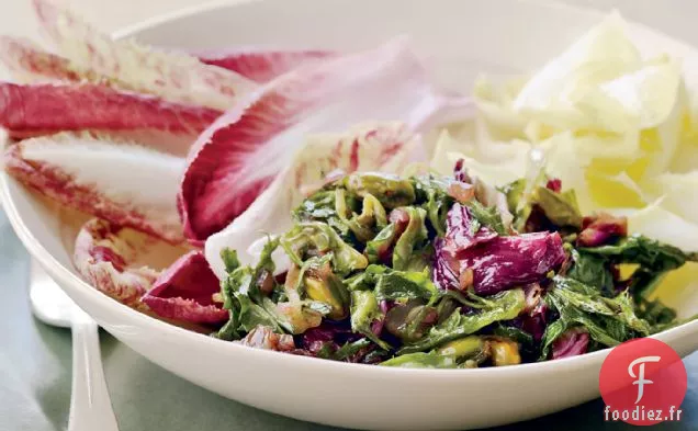 Salade de Chicorée et d'Endives aux Pistaches Épicées