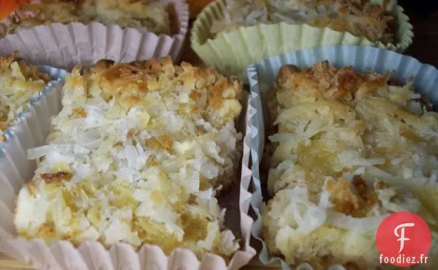 Gâteau Aux Amandes Avec Glaçage Crémeux Au Beurre De Noix De Coco
