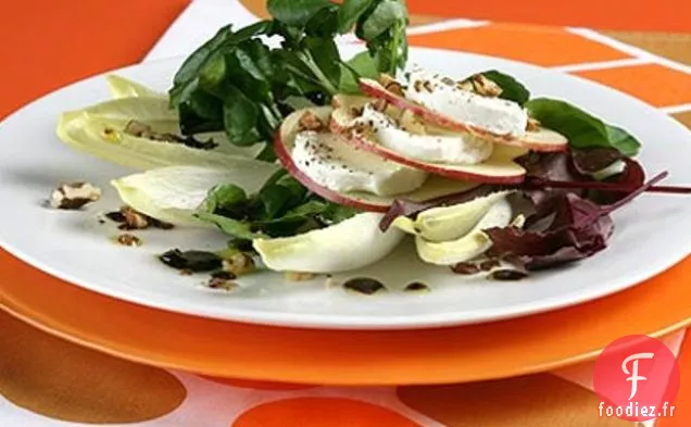 Salade De Chicorée, Pomme Et Fromage De Chèvre Avec Vinaigrette Chaude Aux Figues