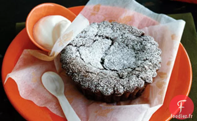 Gâteaux aux Canneberges au Chocolat et Crème Fouettée au Bourbon