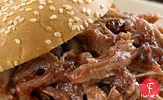 Sandwichs au Porc Effiloché au Barbecue Sucré et Fumé à la Mijoteuse