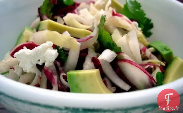Salade Printanière En Tranches Avec Endives, Coriandre, Radis Et Feta