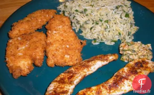 Doigts De Poulet Frottés Aux Épices Avec Trempette à la Coriandre