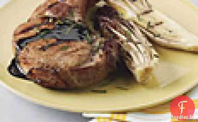 Côtelettes de Porc Grillées à Saumure Rapide avec Trévise et Glaçage Balsamique