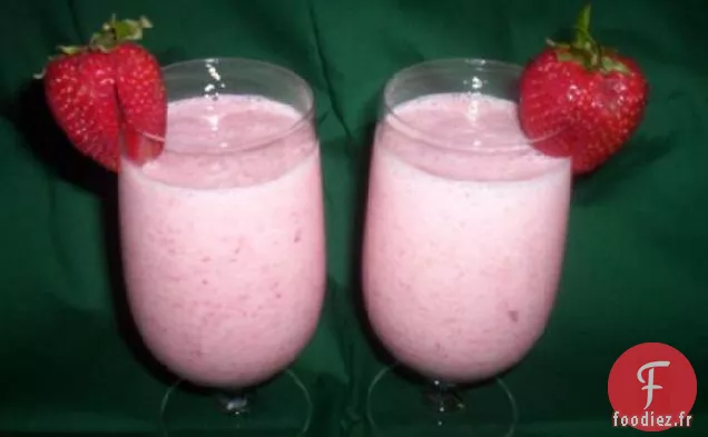 Smoothie à la soie aux fraises.