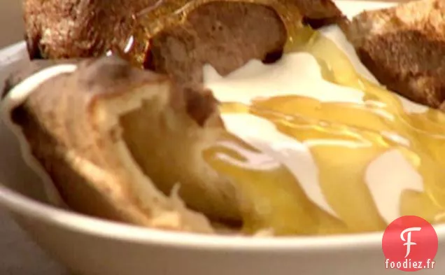 Rôti de Bœuf au Pudding du Yorkshire, Aubergines grillées et Pois, Salade de Menthe et Avocat