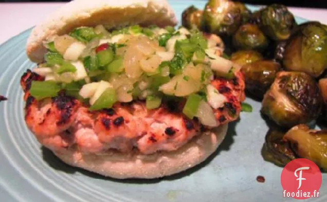 Hamburgers À La Dinde Jamaïcaine Avec Salsa Aux Fruits Tropicaux