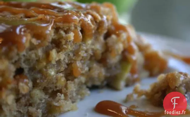 Gâteau Aux Pommes Chunky Avec Sauce Au Caramel Au Beurre
