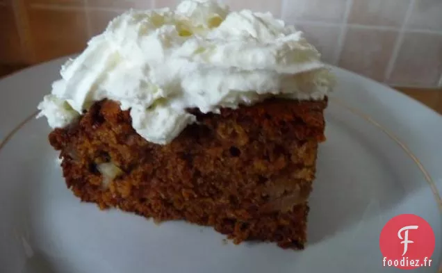 Gâteau Aux Pommes Avec Sauce Au Caramel Chaud