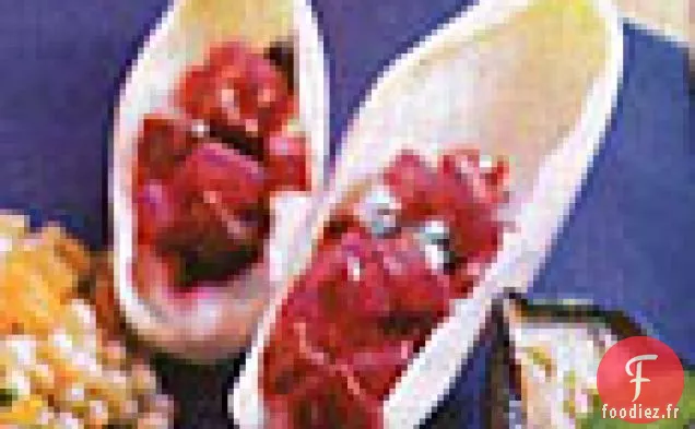 Betterave Et Jícama Sur Endive Avec Vinaigrette Au Yogourt À L'Ail