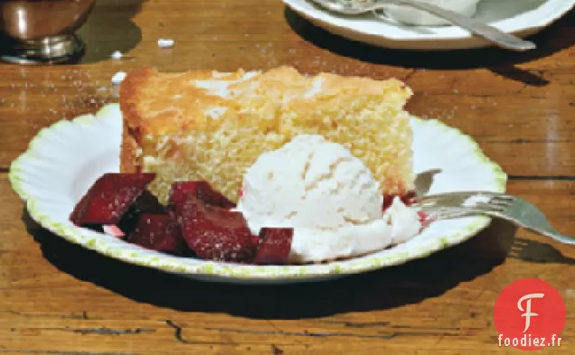 Gâteau à la Semoule de Maïs avec Glace au Babeurre et Compote de Rhubarbe