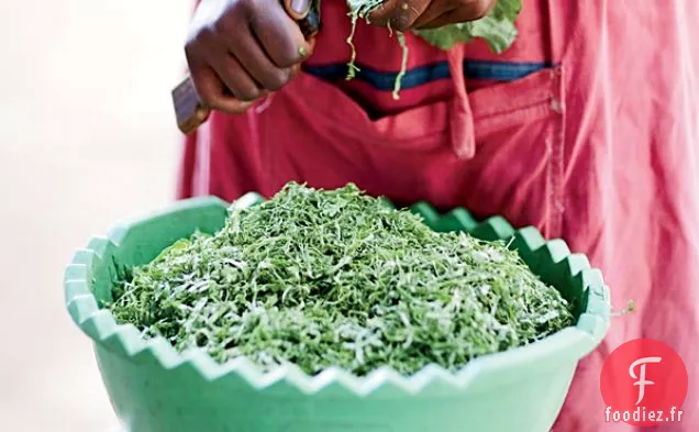 Légumes verts de Collard aux Tomates et à l'Ail