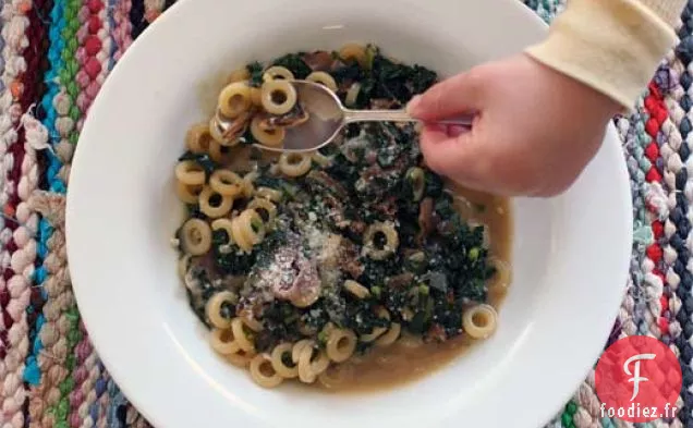 Pâtes À Déjeuner Rapide Avec Légumes Verts, Champignons Et Viandes
