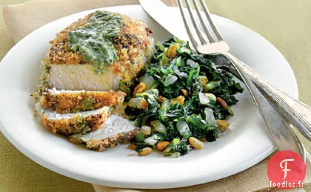 Côtelettes de Porc en Croûte de Pesto et Collards Aigre-Doux